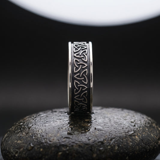Handmade 925 silver triquetra band seen front on