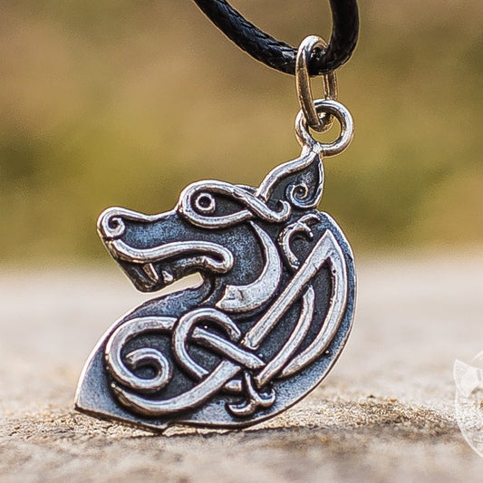 Celtic knot wolf pendant in 925 sterling silver – view 2