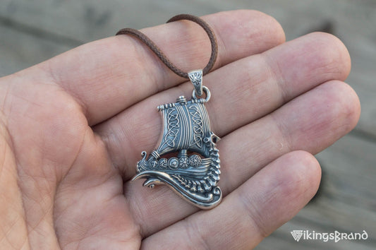 Drakkar longship pendant under a hatched sail, 925 silver – view 2
