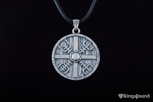 Lagertha's shield pendant, a quartered disc in 925 silver – view 2