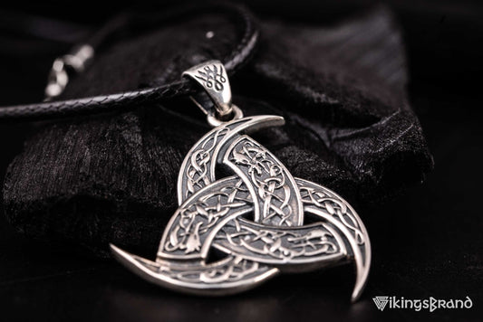 Odin's triple horn knotwork pendant in bronze – view 2