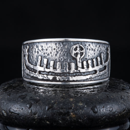 Handmade 925 silver Viking ring seen front on, drakkar longship with shields and mast