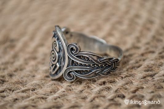 Sleipnir ring on a lattice patterned band, 925 silver – view 2