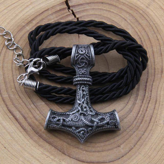 Thor's Hammer Mjolnir necklace – view 2