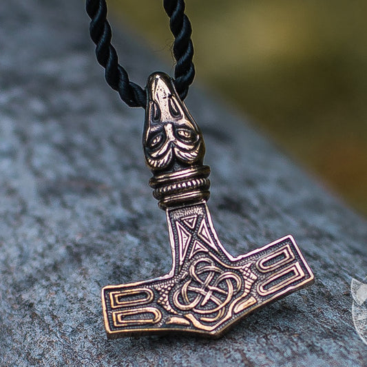Thor's hammer pendant with a raven in bronze – view 2