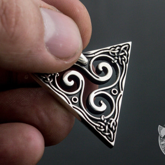 Triskele spiral pendant in 925 sterling silver – view 2