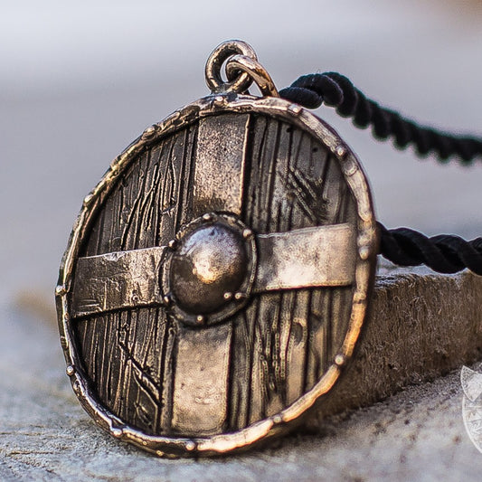 Rollo's shield pendant with a cross of straps, bronze – view 2