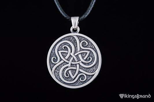 Norse knotwork pendant with a face in 925 sterling silver – view 2