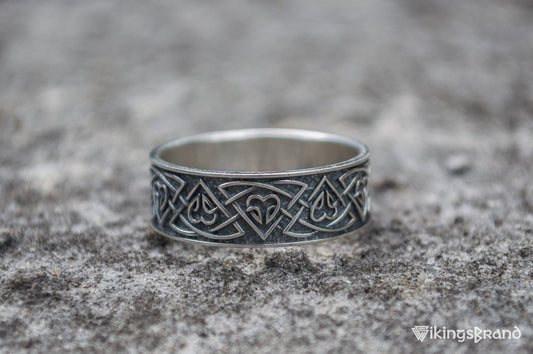 Norse knotwork band ring in 925 sterling silver – view 2