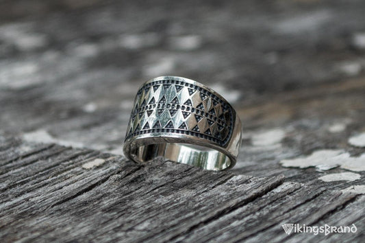Norse band ring with a chequered pattern in 925 silver – view 2