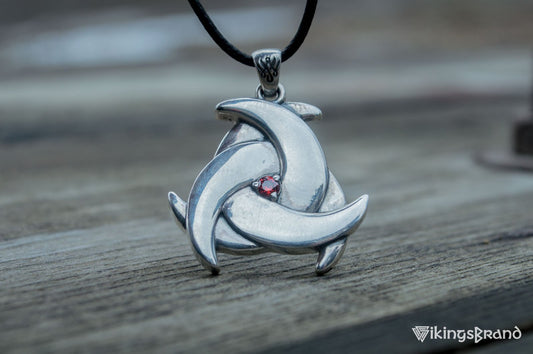Odin's triple horn pendant with red cubic zirconia in 925 silver – view 2