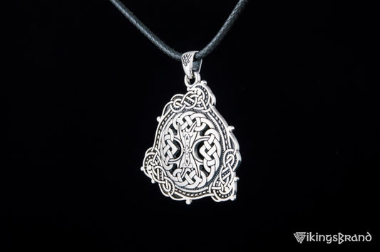 Scandinavian ornament pendant with a trefoil frame, silver – view 2