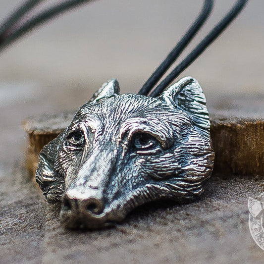 Sculpted wolf head pendant in 925 sterling silver – view 2