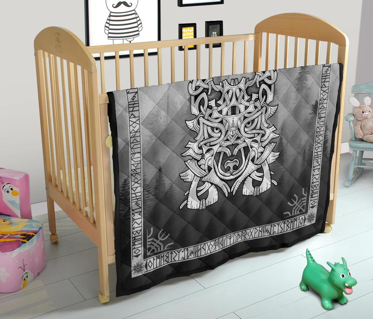 Wolf in Spruce Forest Premium Quilt - Viking Home Decor