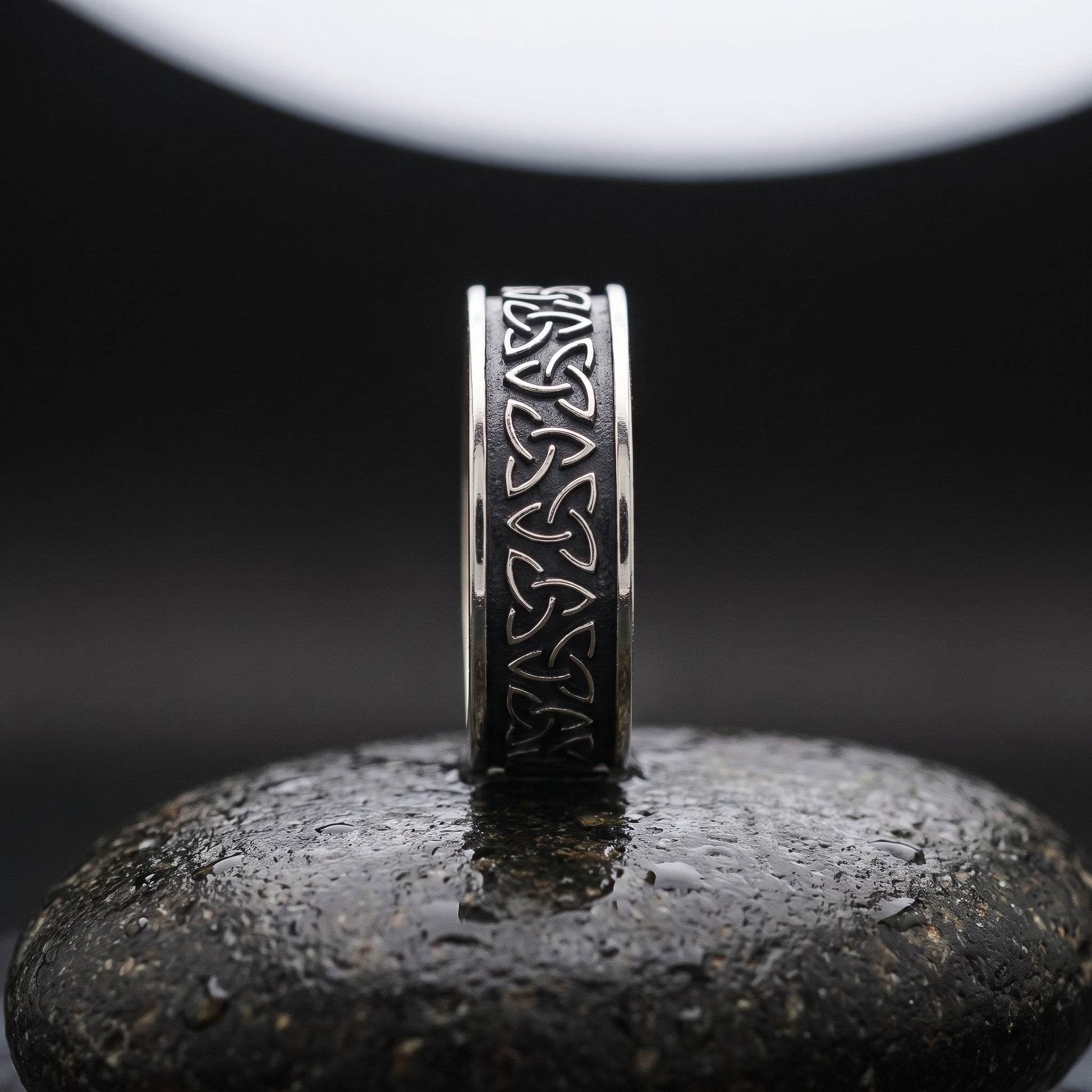 Handmade 925 silver triquetra band seen front on