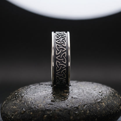 Handmade 925 silver triquetra band seen front on