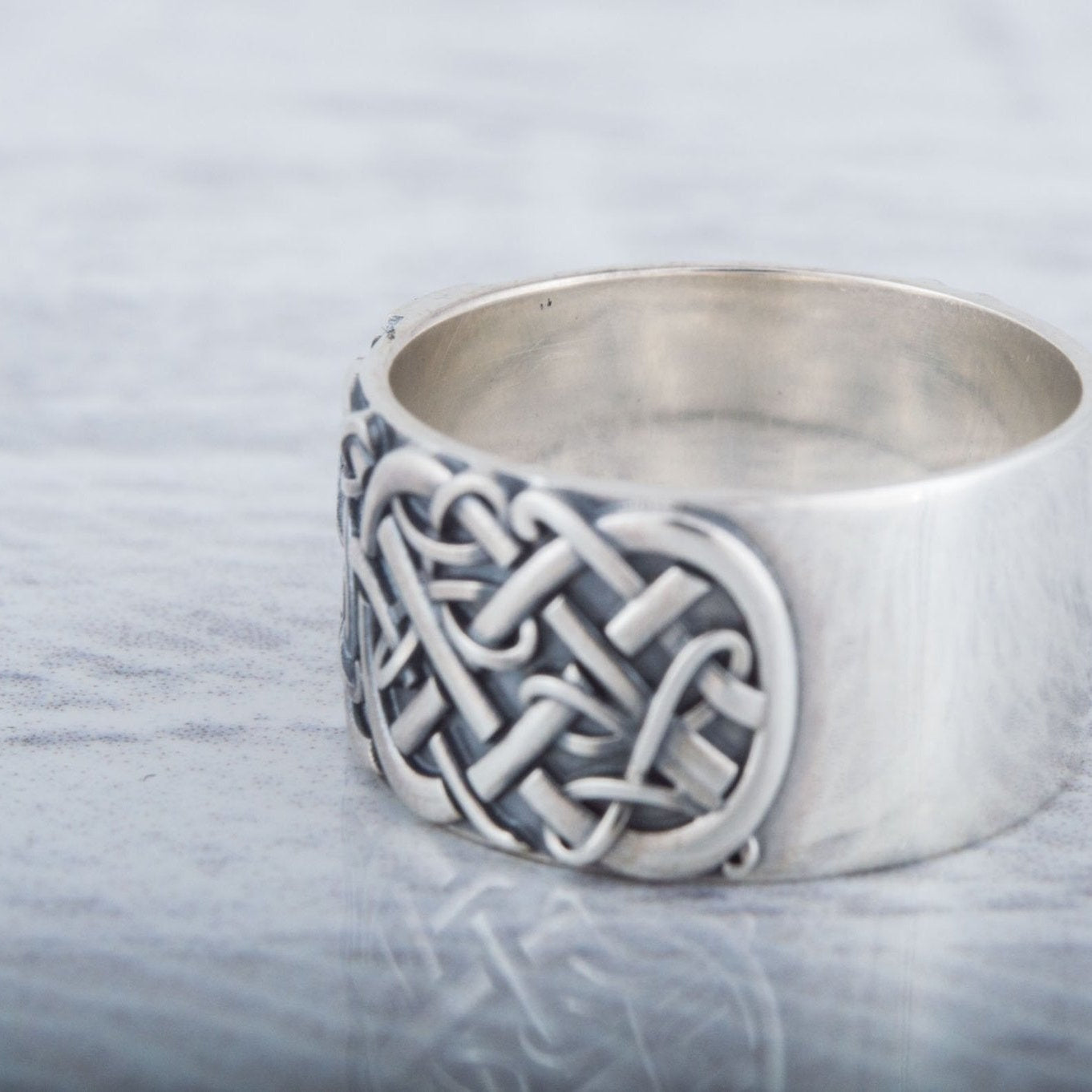 Algiz rune Viking ring showing the plain polished back of the silver band