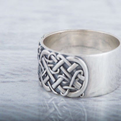 Algiz rune Viking ring showing the plain polished back of the silver band