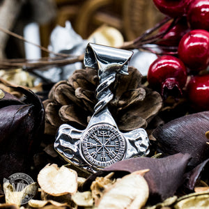 Thors-Hammer-Anhänger „Forged in Fire“ mit Vegvísir