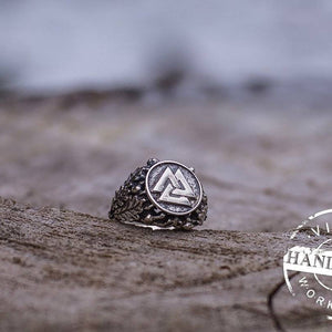 Handgefertigter Valknut-Wikingerring mit Eichenblättern