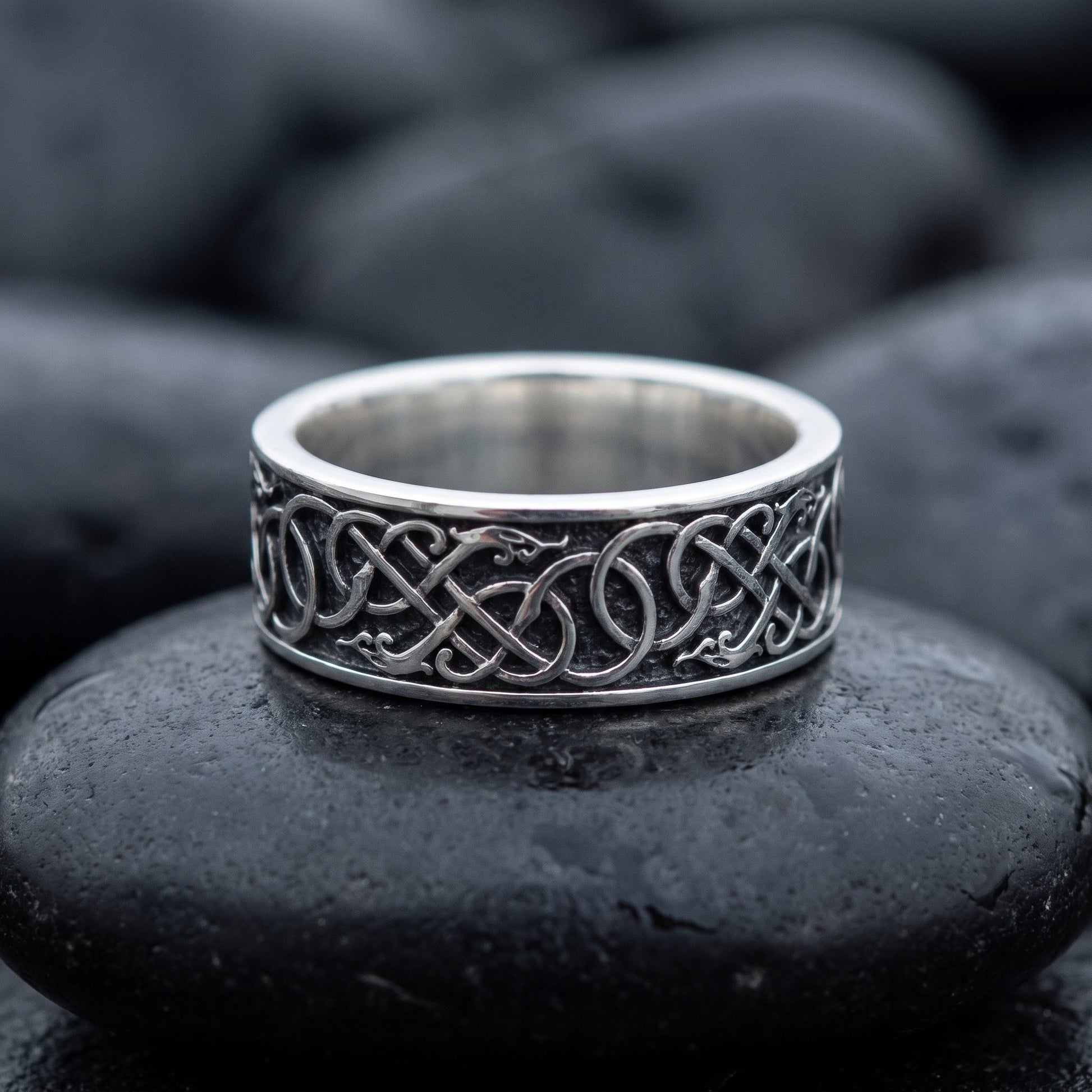 Norse ring seen from the front, the full run of Urnes interlace across the band