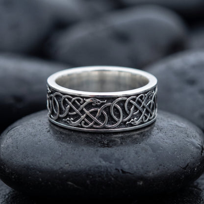 Norse ring seen from the front, the full run of Urnes interlace across the band