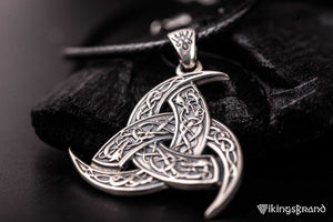 Anhänger mit Odins Dreifachhorn und Knotenmuster aus Bronze