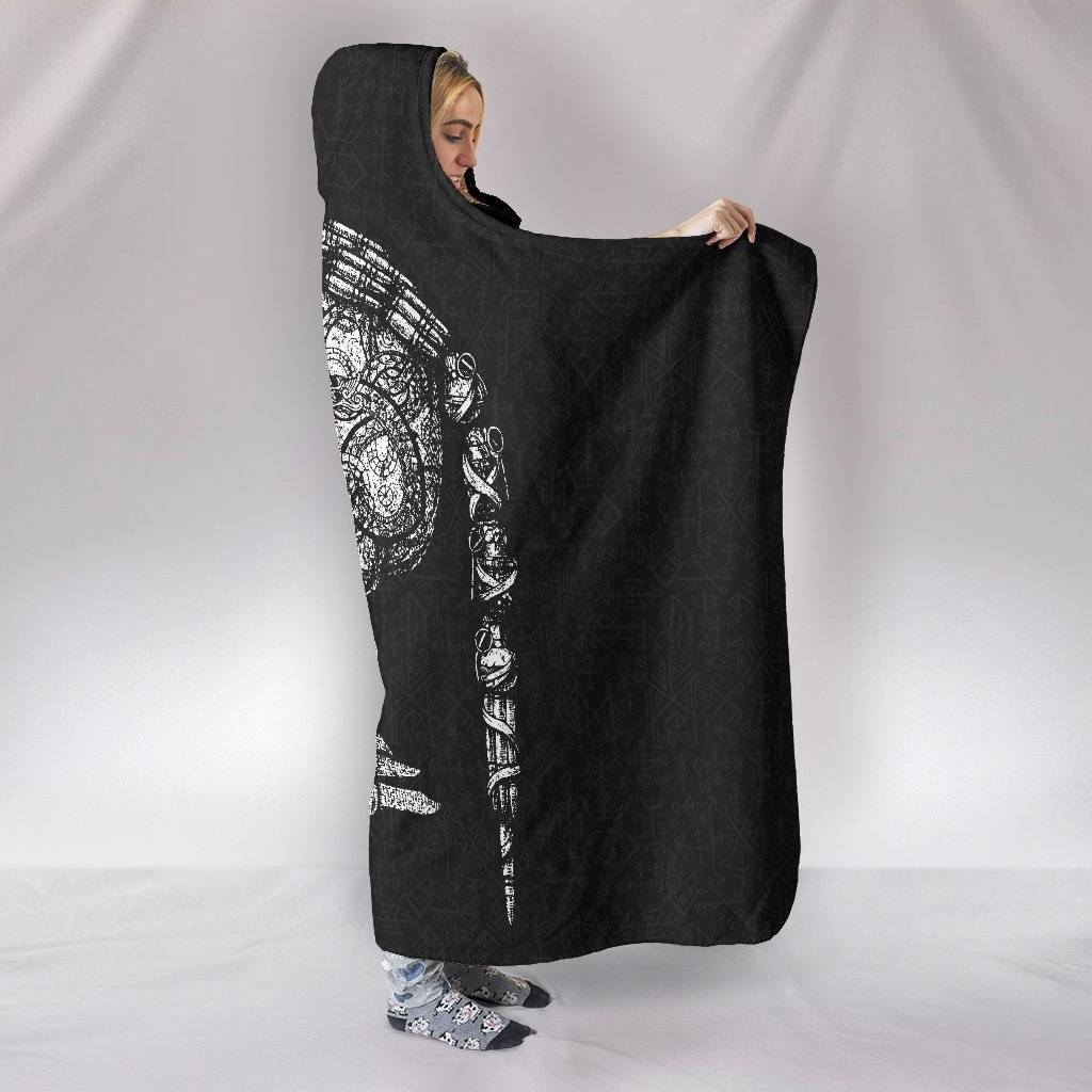 Ragnar's Head Hooded Blanket - VikingsBrand