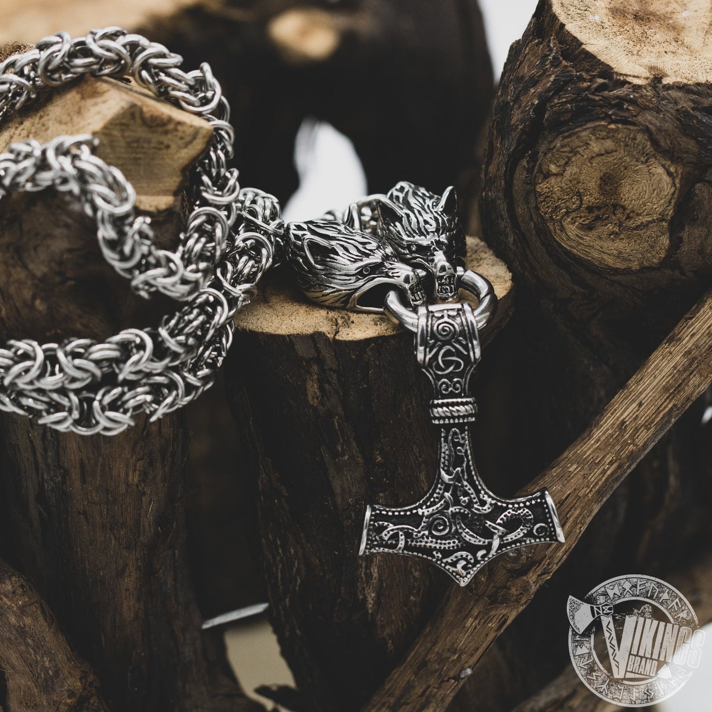SPECIAL OFFER! Massive Chain Viking Men Necklace with Wolf Heads and Mjolnir Pendant - VikingsBrand