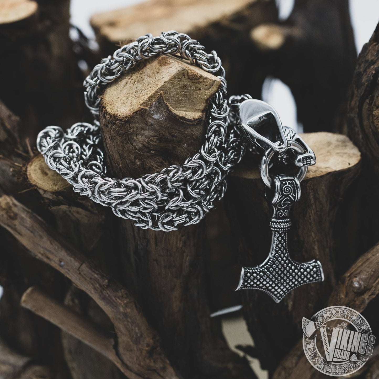 SPECIAL OFFER! Massive Chain Viking Men Necklace with Wolf Heads and Mjolnir Pendant - VikingsBrand