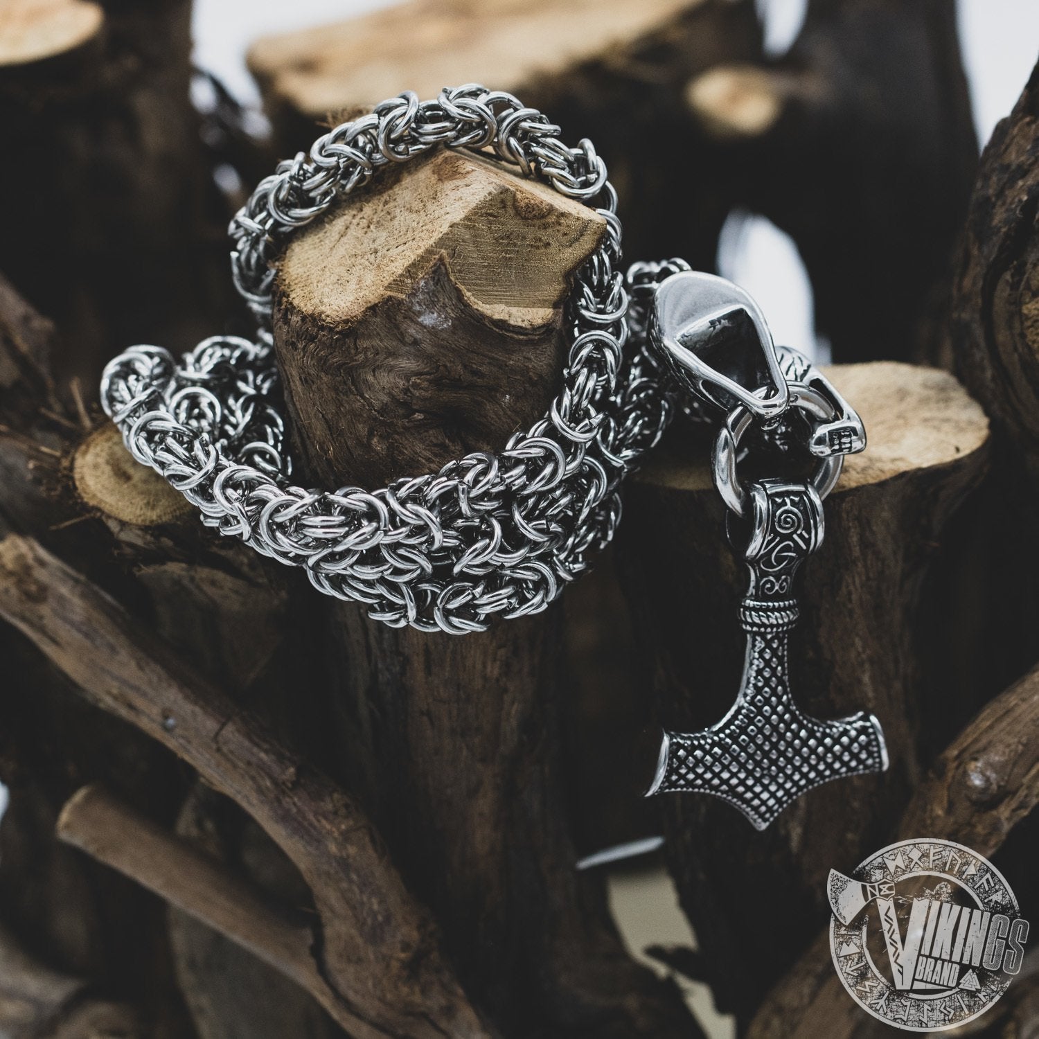 SPECIAL OFFER! Massive Chain Viking Men Necklace with Wolf Heads and Mjolnir Pendant - VikingsBrand