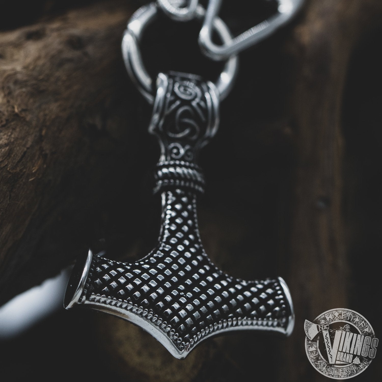 SPECIAL OFFER! Massive Chain Viking Men Necklace with Wolf Heads and Mjolnir Pendant - VikingsBrand