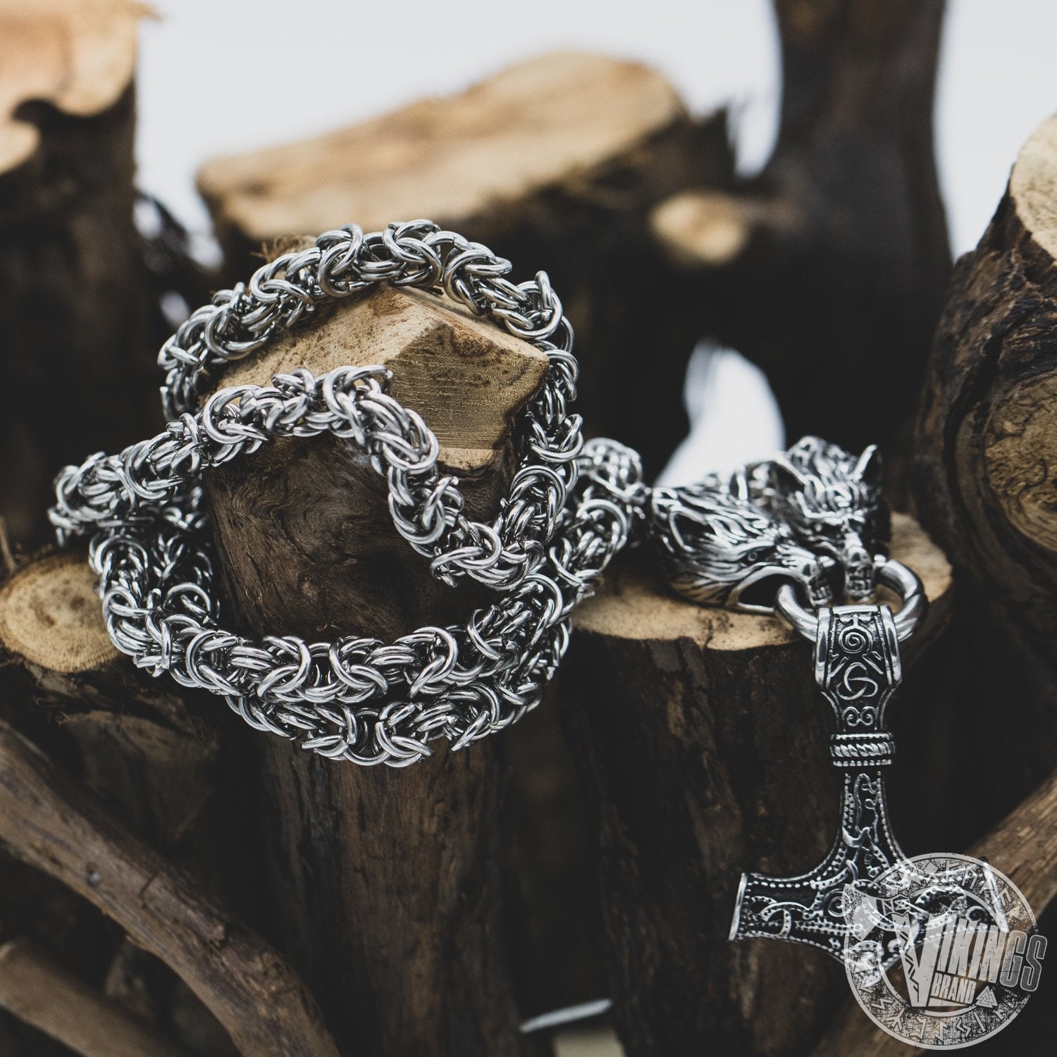 SPECIAL OFFER! Massive Chain Viking Men Necklace with Wolf Heads and Mjolnir Pendant - VikingsBrand