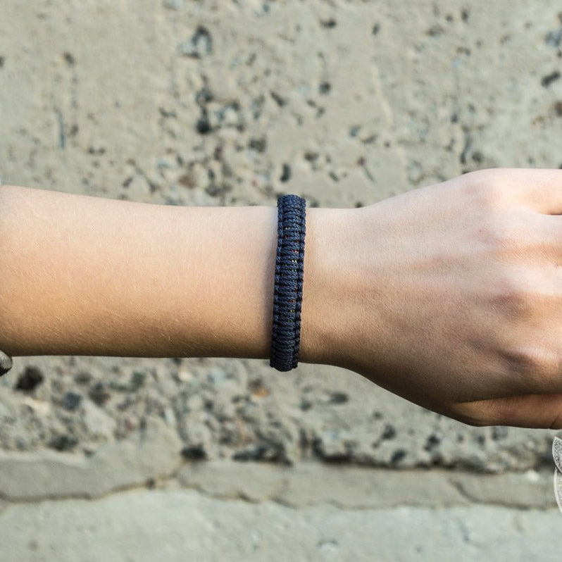 Armband mit Thors Hammer aus 925er Sterlingsilber, Paracord in Blau und Bunt – Ansicht 3