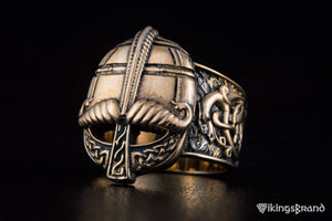 Handgefertigter Ring mit Wikingerhelm aus Bronze
