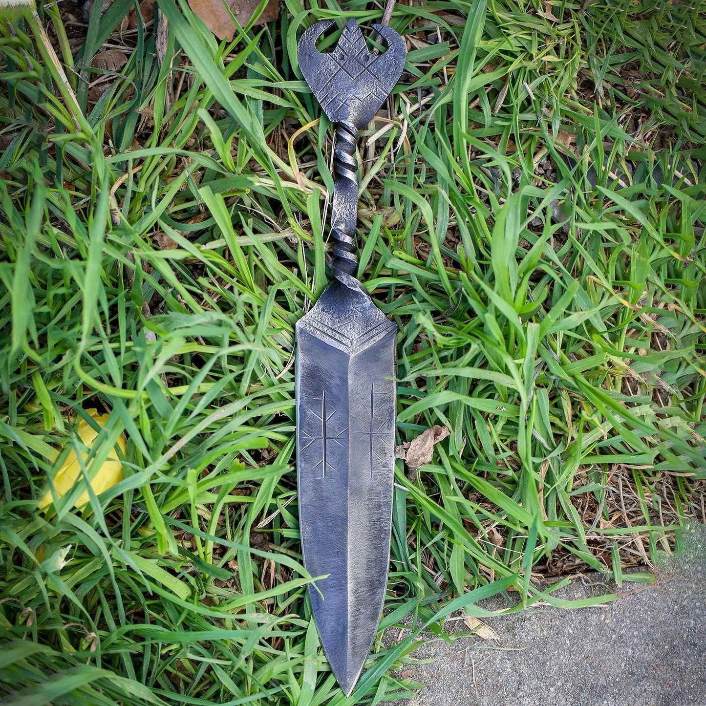 Hand-forged Viking Norse dagger with carbon-steel blade and leather sheath