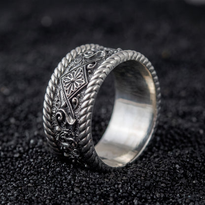 Viking wedding ring in 925 sterling silver with carved ornament between twisted rope borders