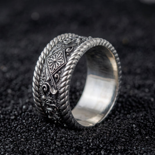 Viking wedding ring in 925 sterling silver with carved ornament between twisted rope borders
