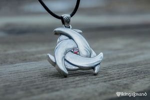 Anhänger mit Odins Dreifachhorn und rotem Zirkonia aus 925er Silber