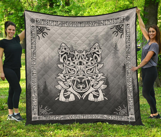Wolf in Spruce Forest Premium Quilt - Viking Home Decor